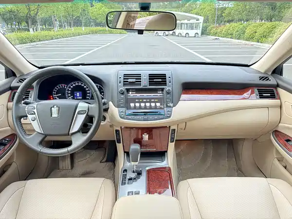 Toyota Crown 2015
