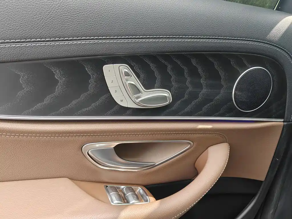 Mercedes-Benz E-Class 2019 — фото 19