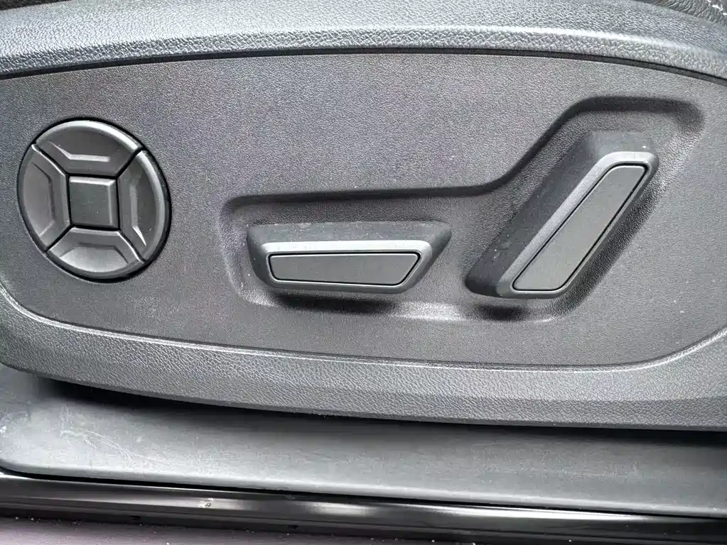 Audi Q3 2021 — фото 11