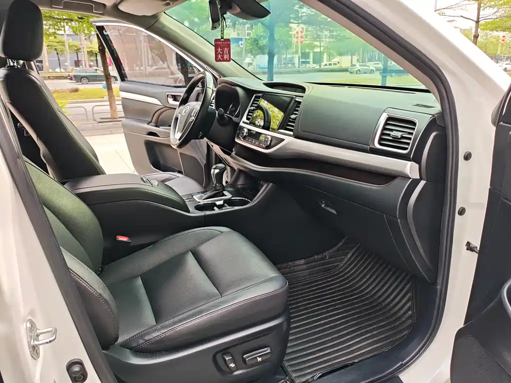 Toyota Highlander 2020 — фото 13