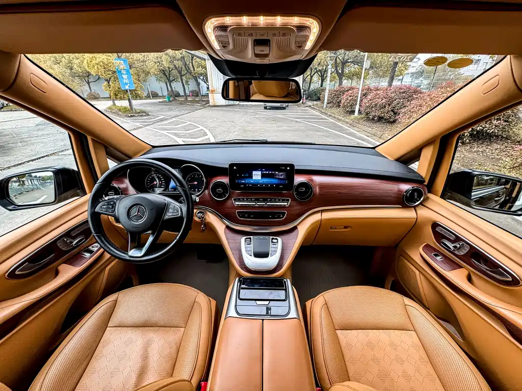 Mercedes-Benz V-Class 2022 — фото 6