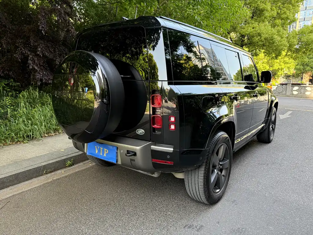 Land Rover Defender 2024 — фото 11