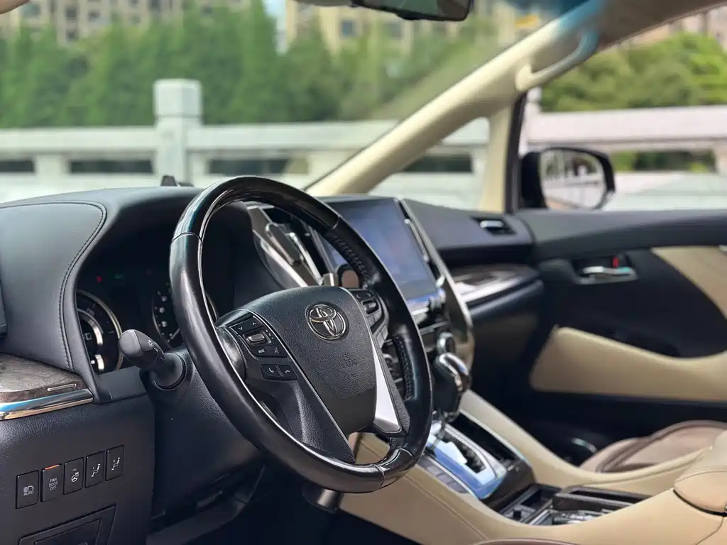Toyota Alphard 2022 — фото 8