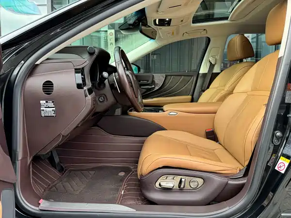Lexus LS 2018