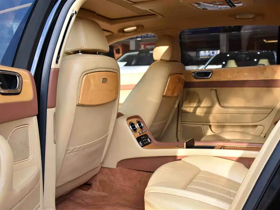 Bentley Flying Spur 2008 — фото 11