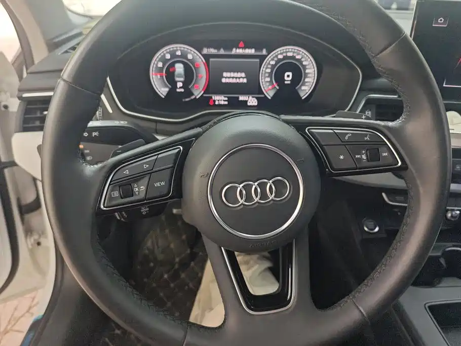 Audi A4L 2023 — фото 15