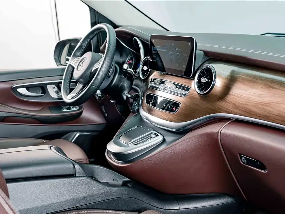 Mercedes-Benz V-Class 2023 — фото 19