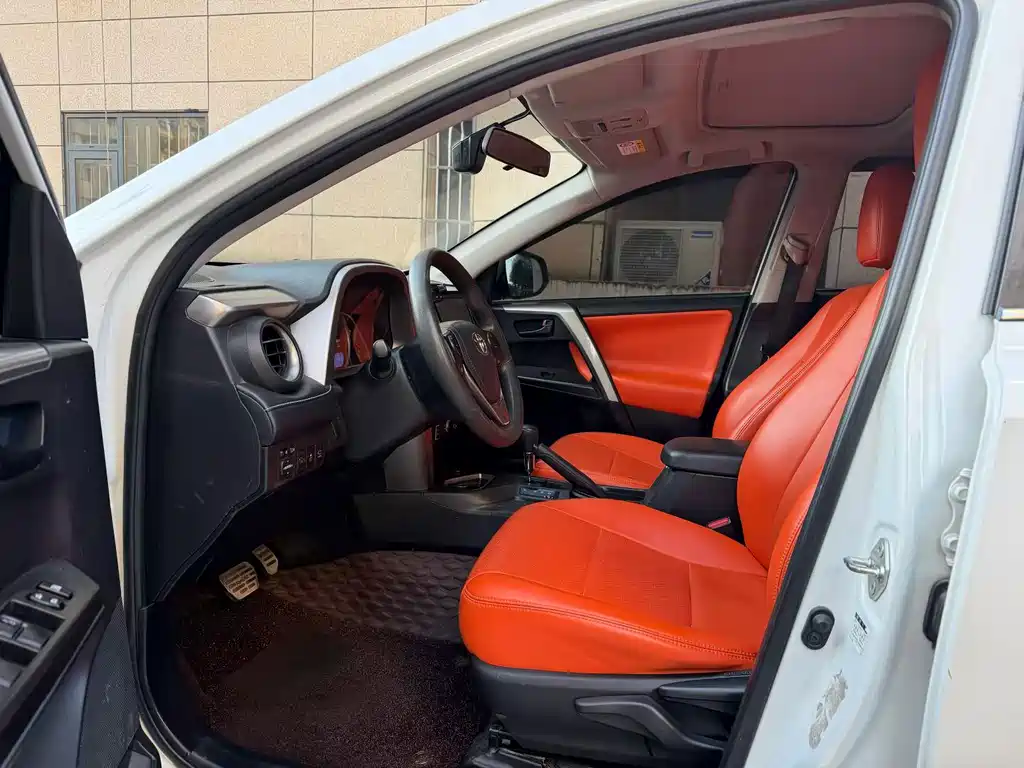 Toyota RAV4 2018 — фото 3