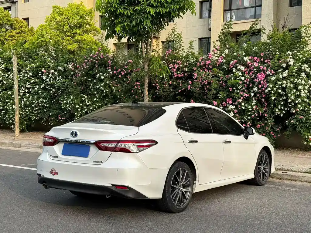 Toyota Camry 2022 — фото 9