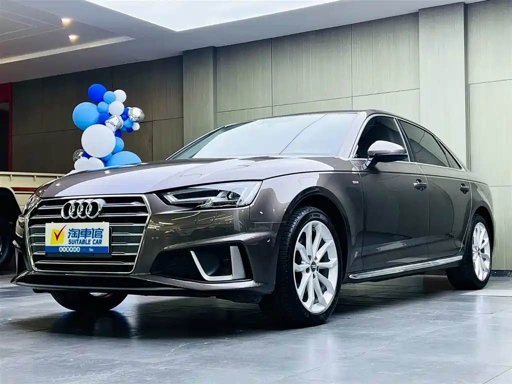Audi A4L 2019 — фото 1