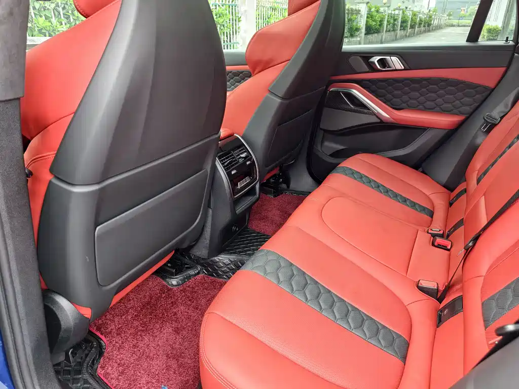 BMW X6 M 2023 — фото 10