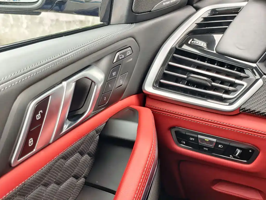BMW X6 M 2023 — фото 15
