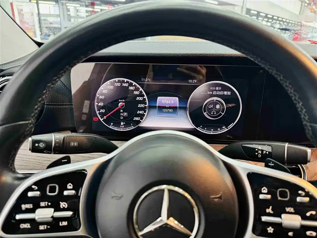 Mercedes-Benz E-Class 2019 — фото 20