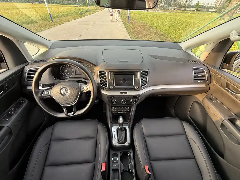Volkswagen Sharan 2017 — фото 17