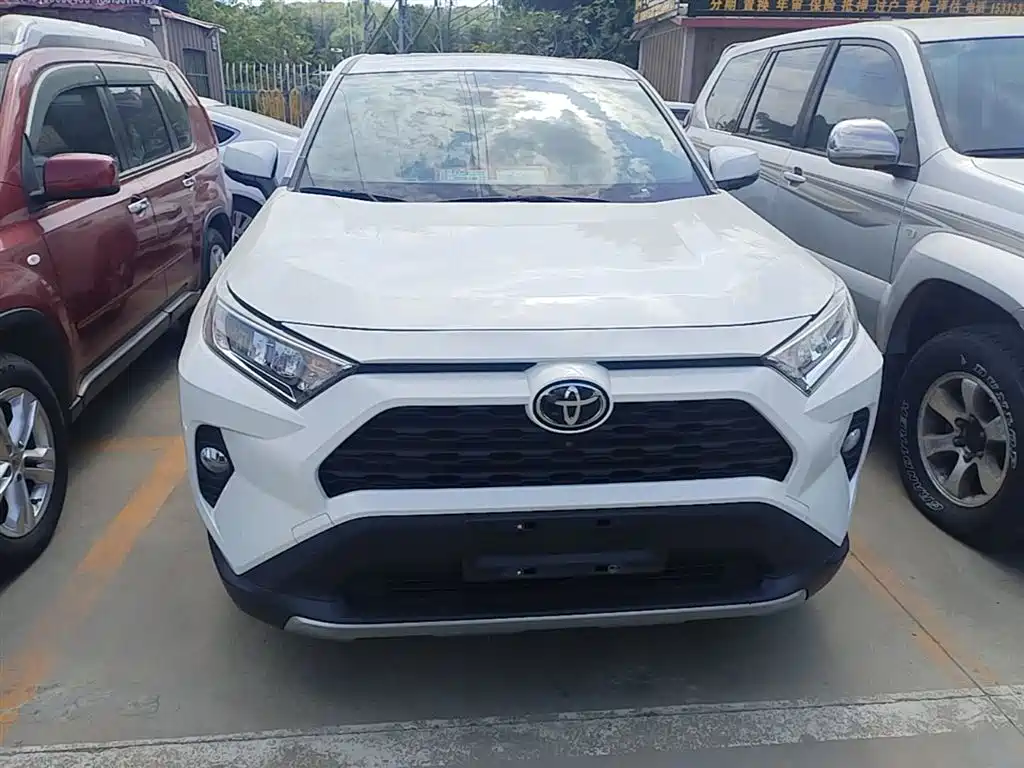 Toyota RAV4 2020 — фото 3