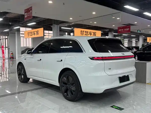 Li Auto L6 2025