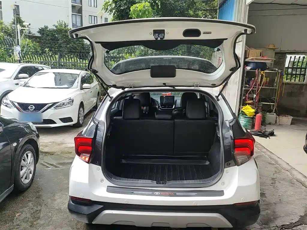 Toyota Yaris L 2020 — фото 19