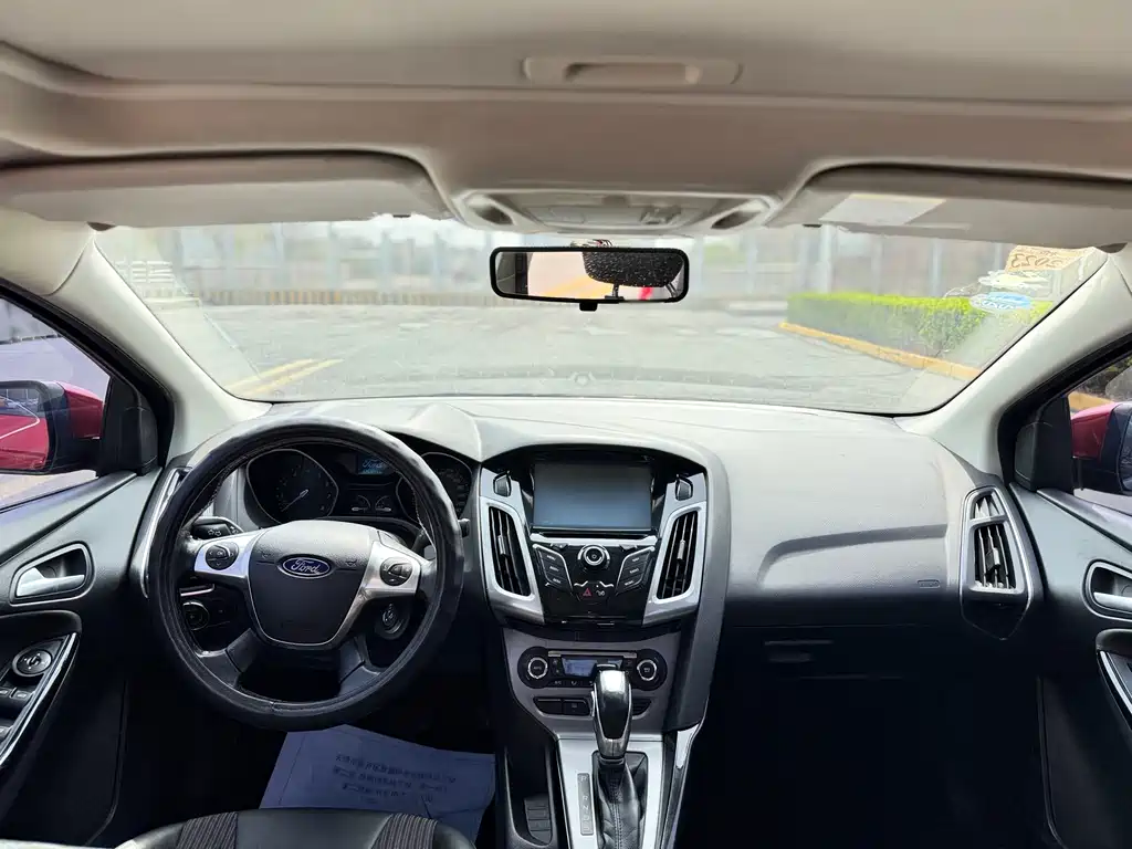 Ford Focus 2015 — фото 12