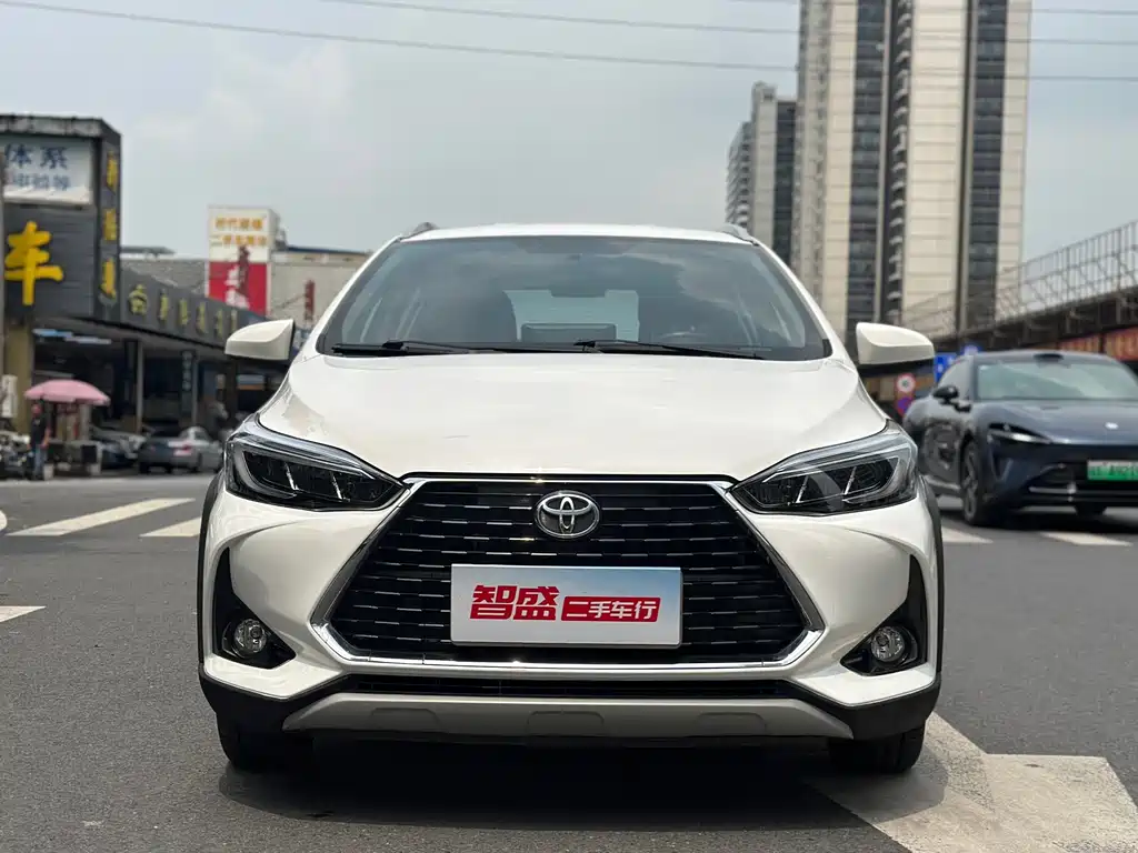 Toyota Yaris L 2023 — фото 2