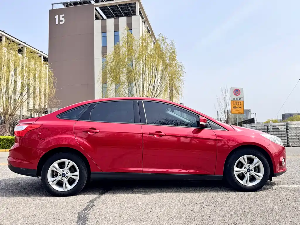 Ford Focus 2015 — фото 24