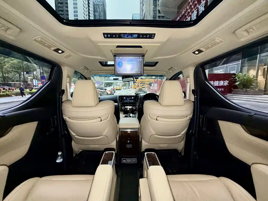 Toyota Alphard 2019 — фото 10