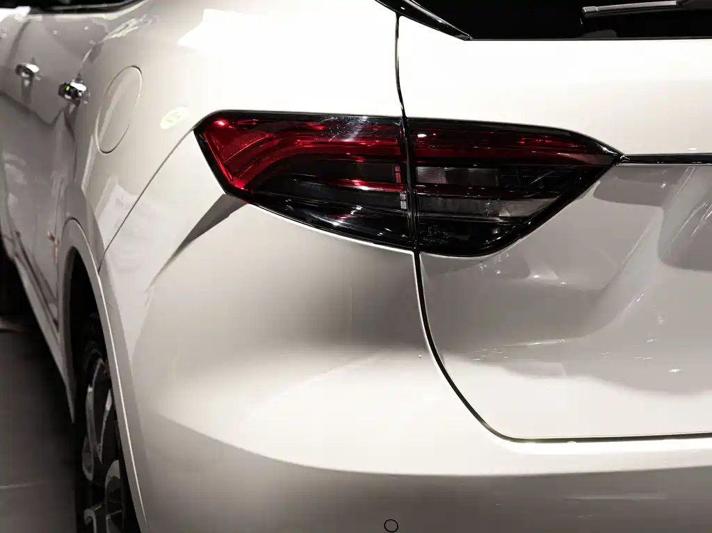 Maserati Levante 2023 — фото 2