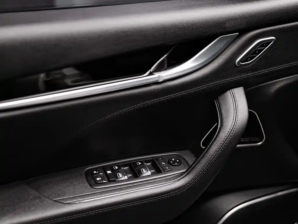 Maserati Levante 2023 — фото 12