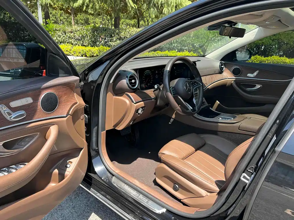 Mercedes-Benz E-Class 2023 — фото 7