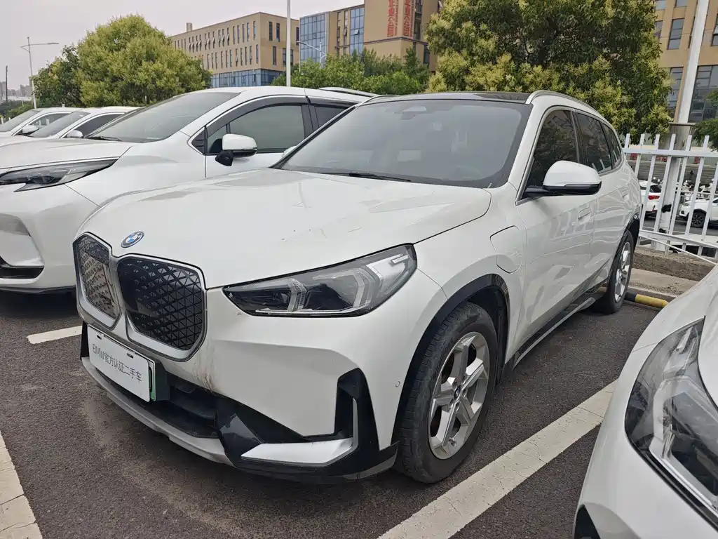 BMW iX1 2024 — фото 1