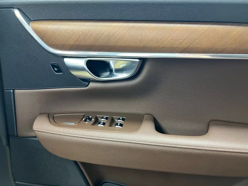 Volvo S90 PHEV 2020 — фото 27
