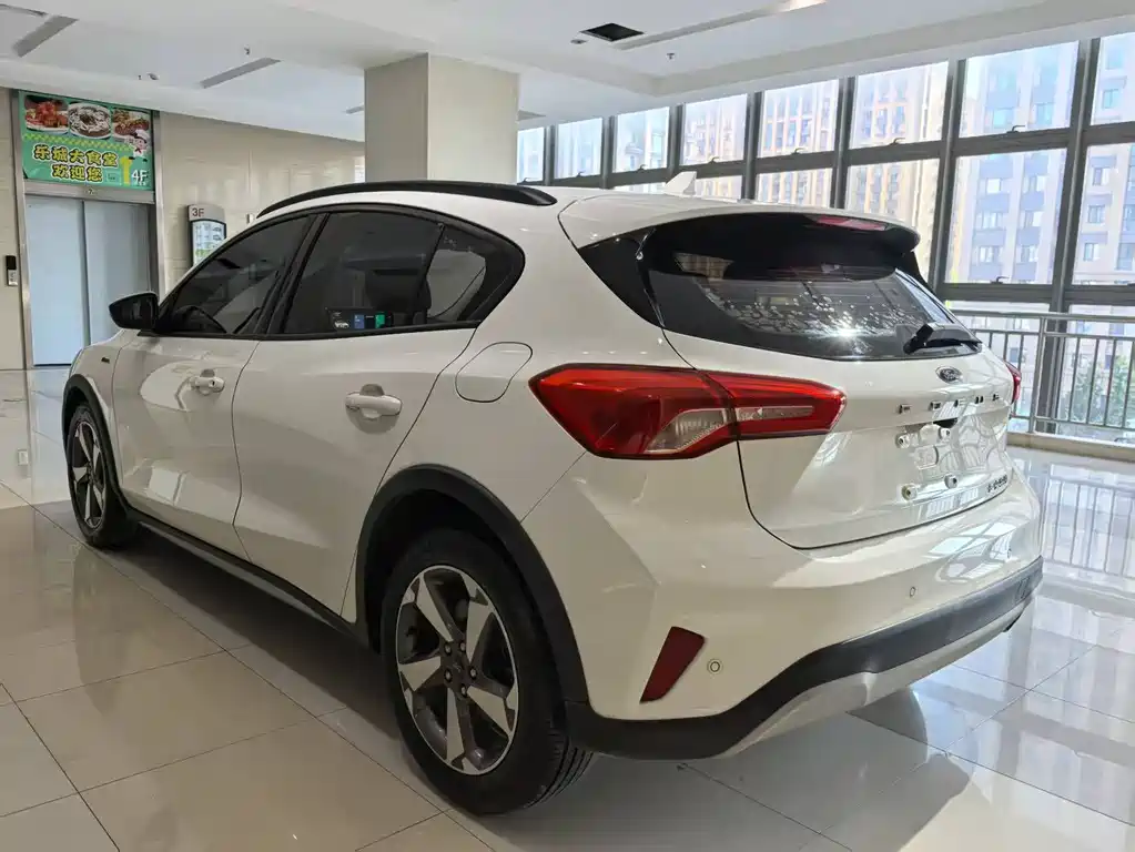 Ford Focus Active 2020 — фото 12