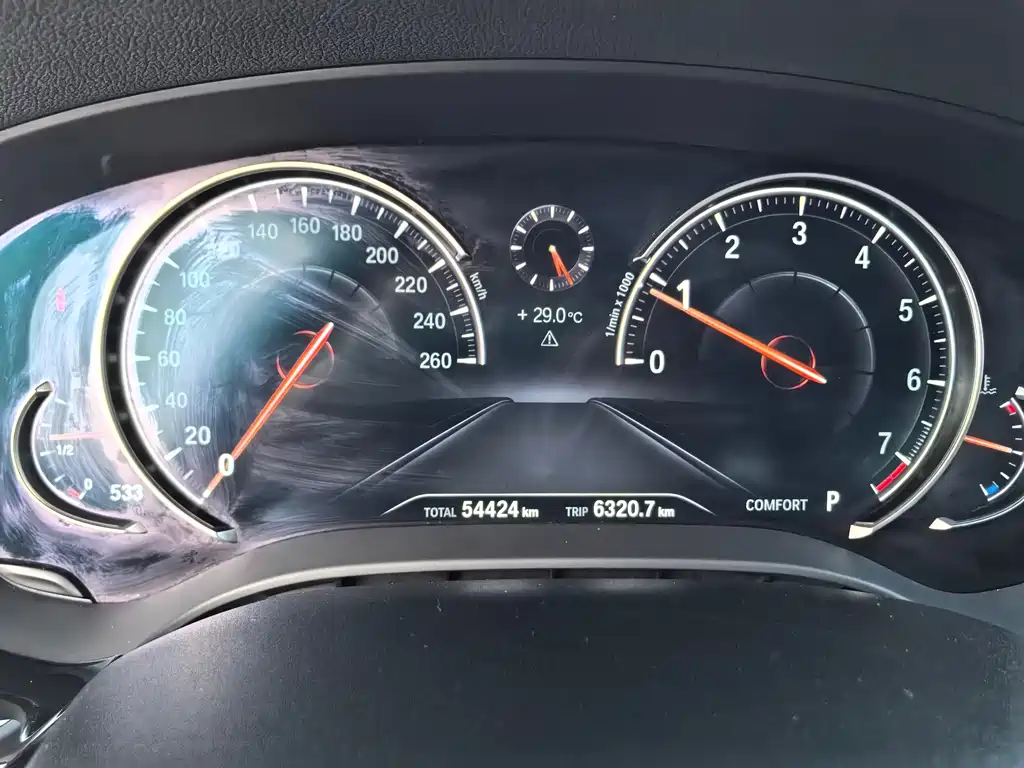 BMW 5 Series 2017 — фото 13
