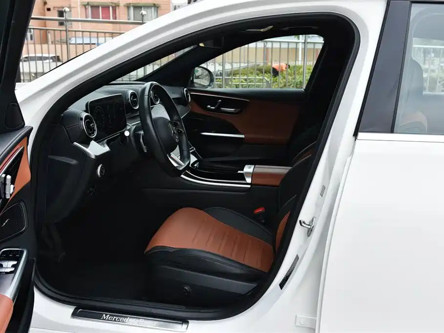Mercedes-Benz C-Class 2024 — фото 18
