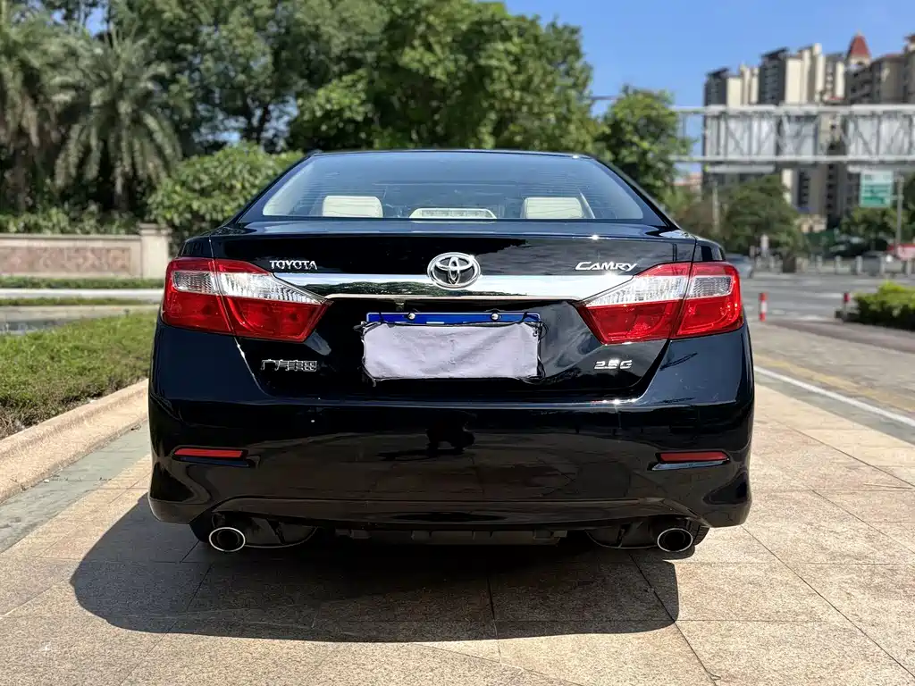 Toyota Camry 2014 — фото 8