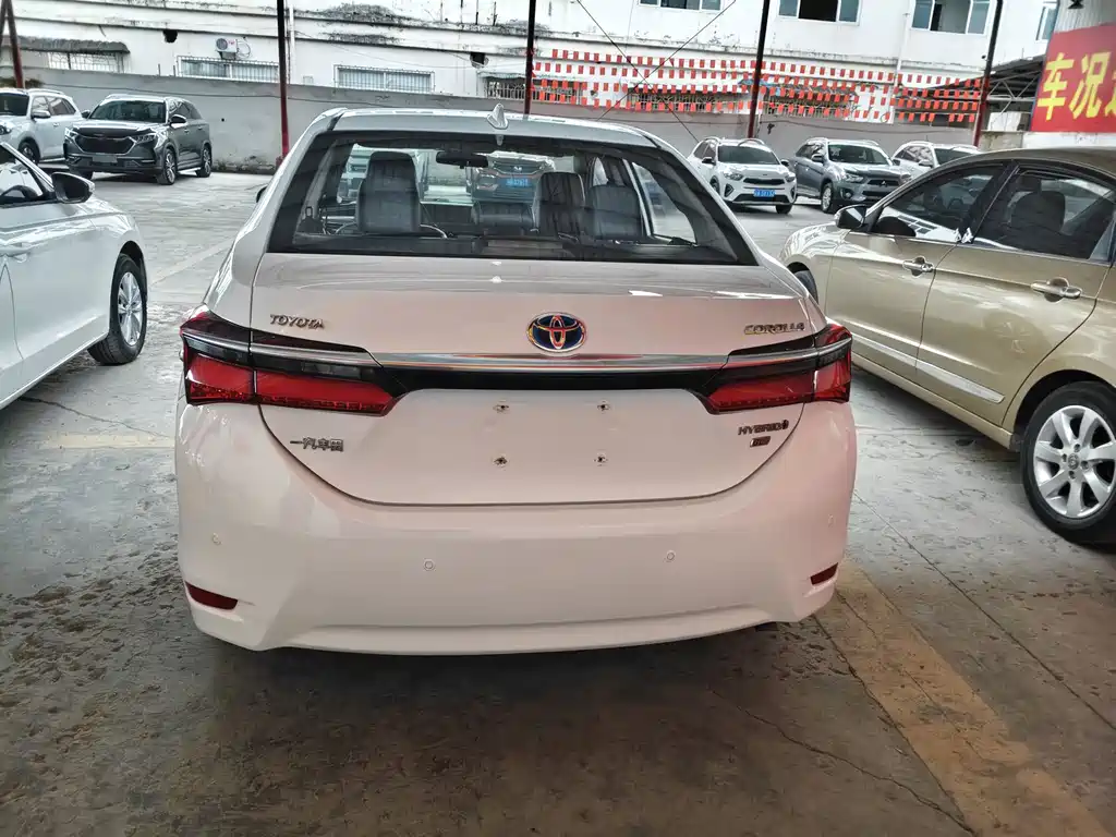 Toyota Corolla 2017 — фото 11
