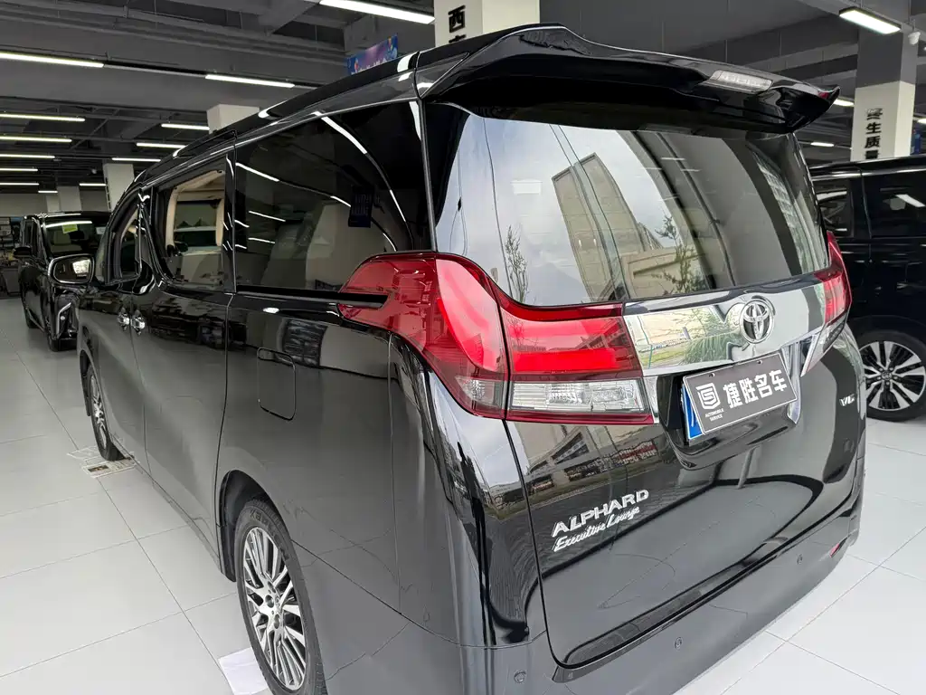 Toyota Alphard 2017 — фото 8