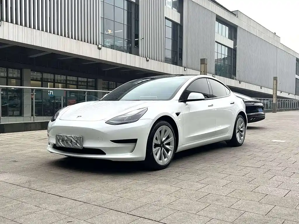 Tesla Model 3 2023 — фото 1