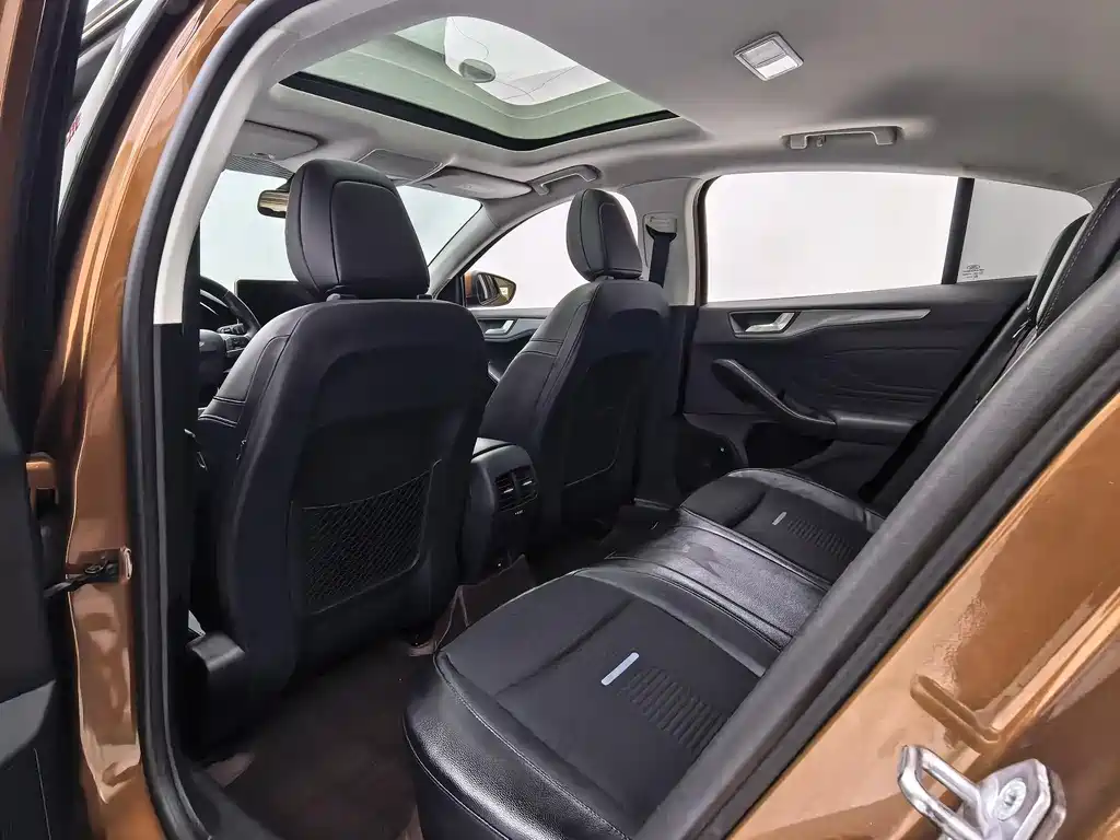 Ford Focus Active 2020 — фото 16