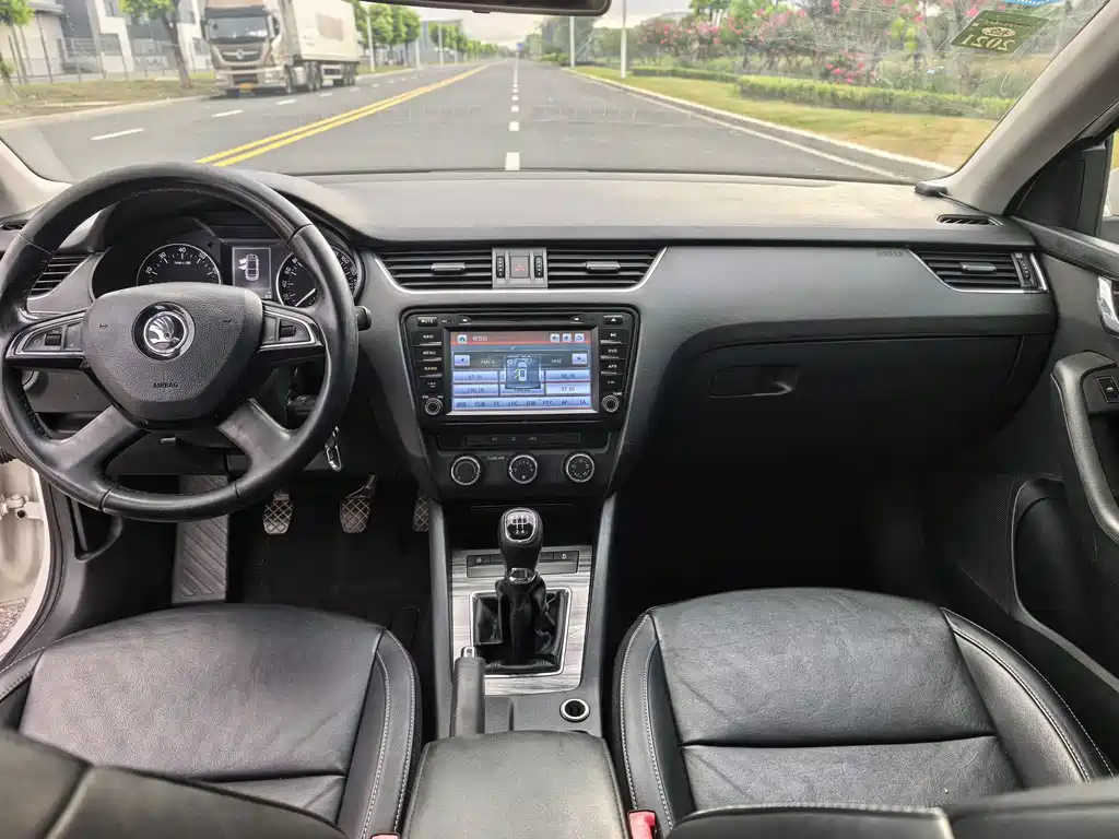 Skoda Octavia 2015 — фото 10