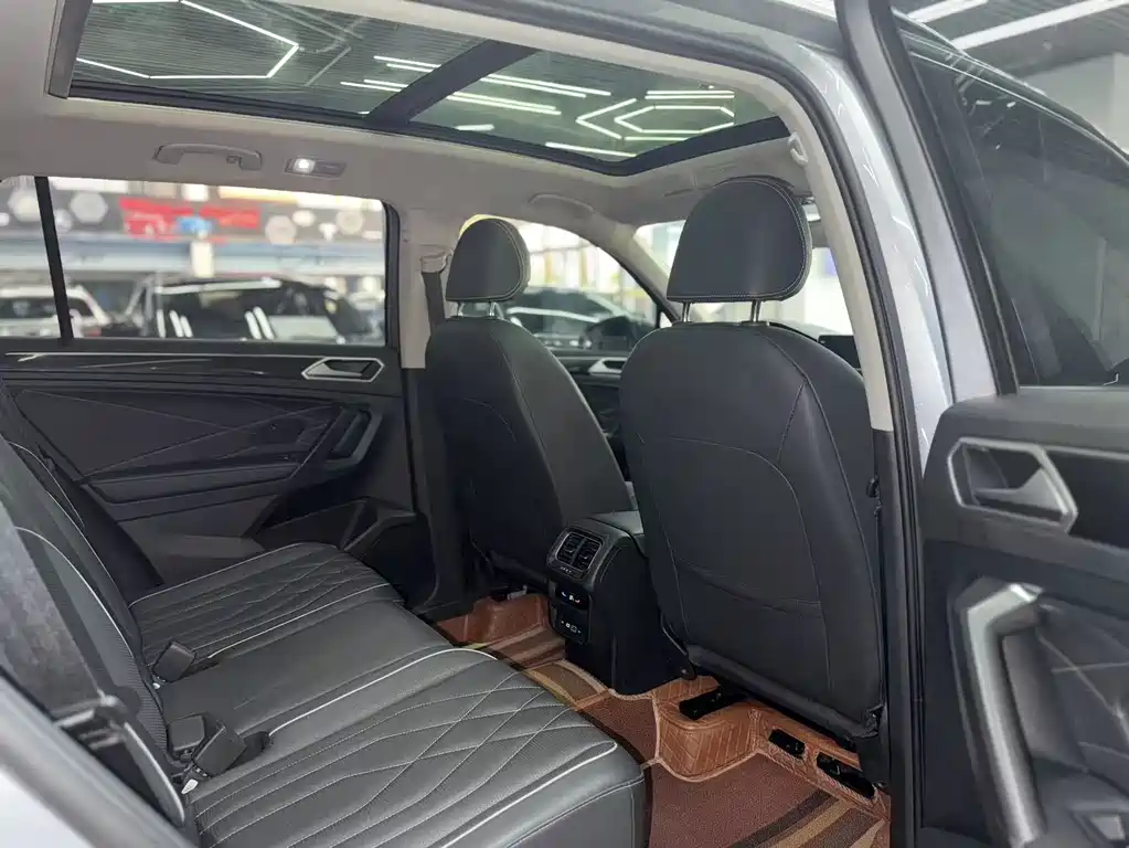 Volkswagen Tiguan L 2021 — фото 12