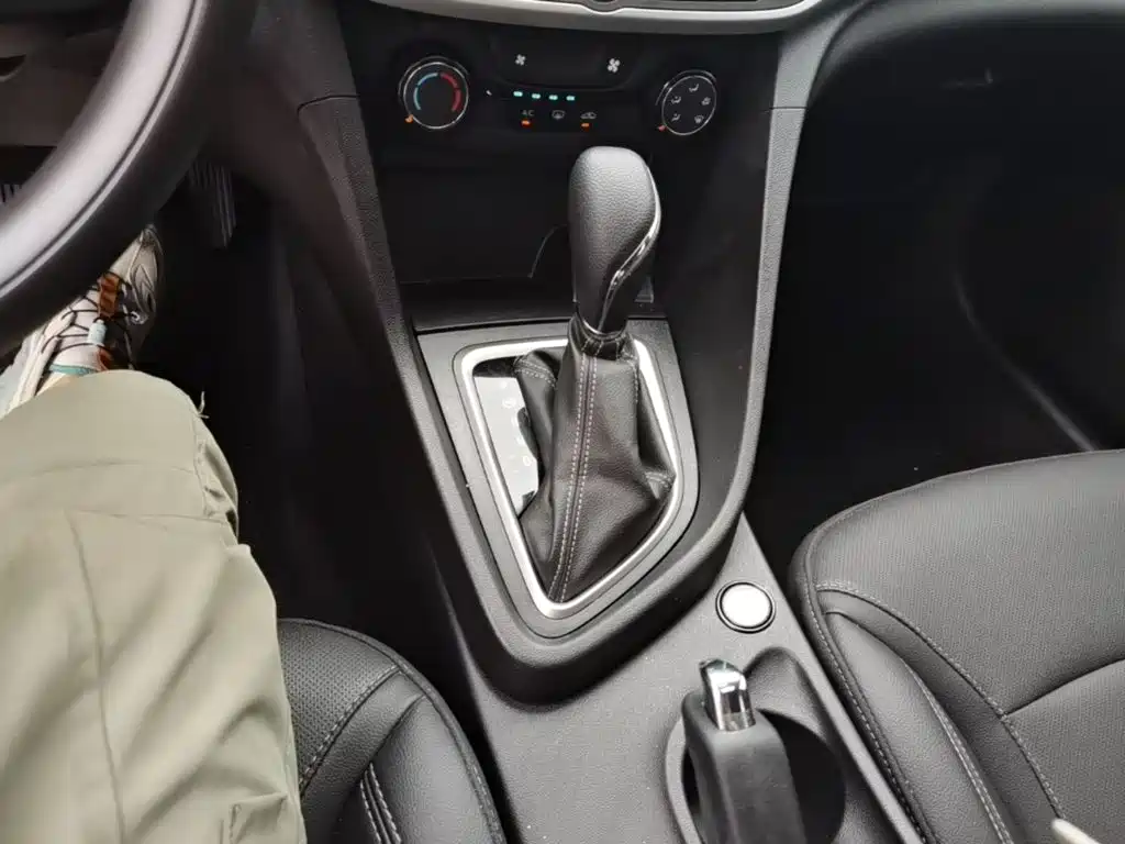 Buick Excelle 2022 — фото 14
