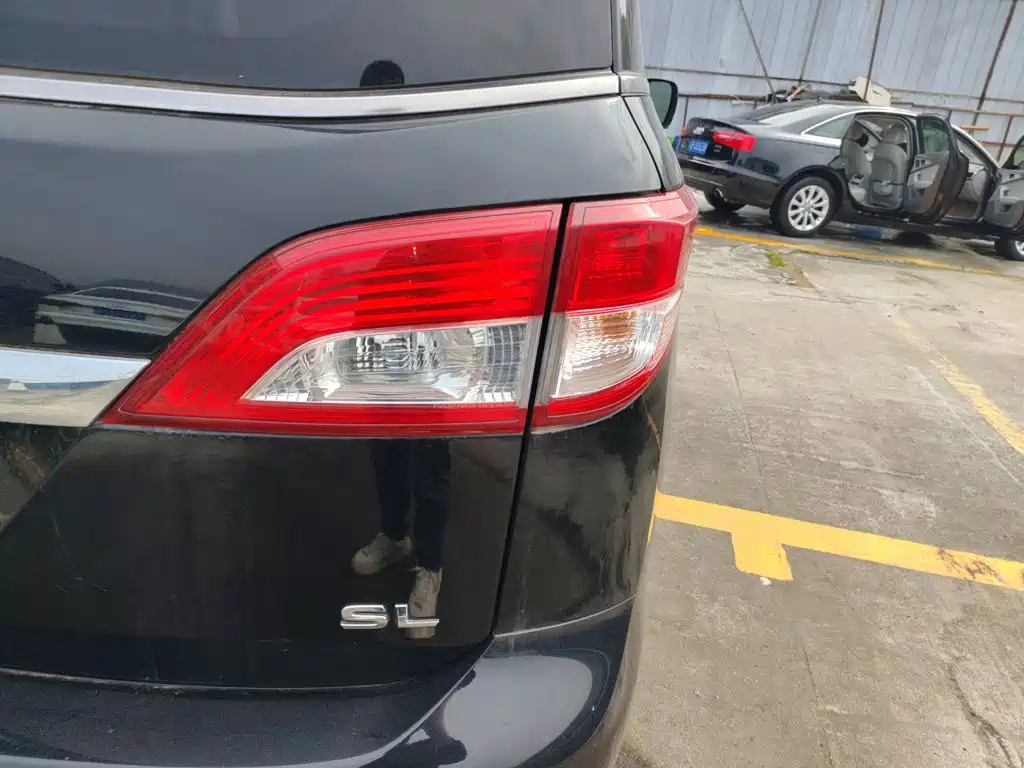Nissan Quest 2015 — фото 24