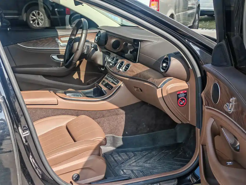 Mercedes-Benz E-Class 2023 — фото 12