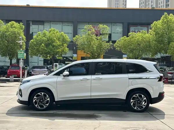 Hyundai Custin 2024