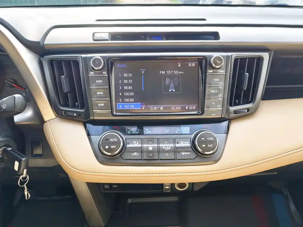 Toyota RAV4 2015 — фото 15