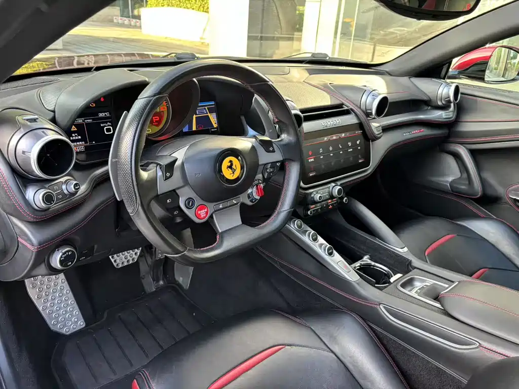 Ferrari GTC4Lusso 2017 — фото 5