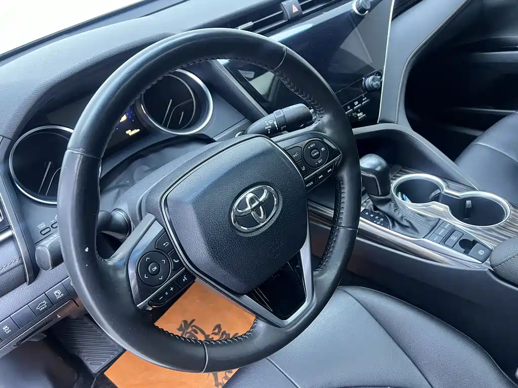 Toyota Camry 2020 — фото 23