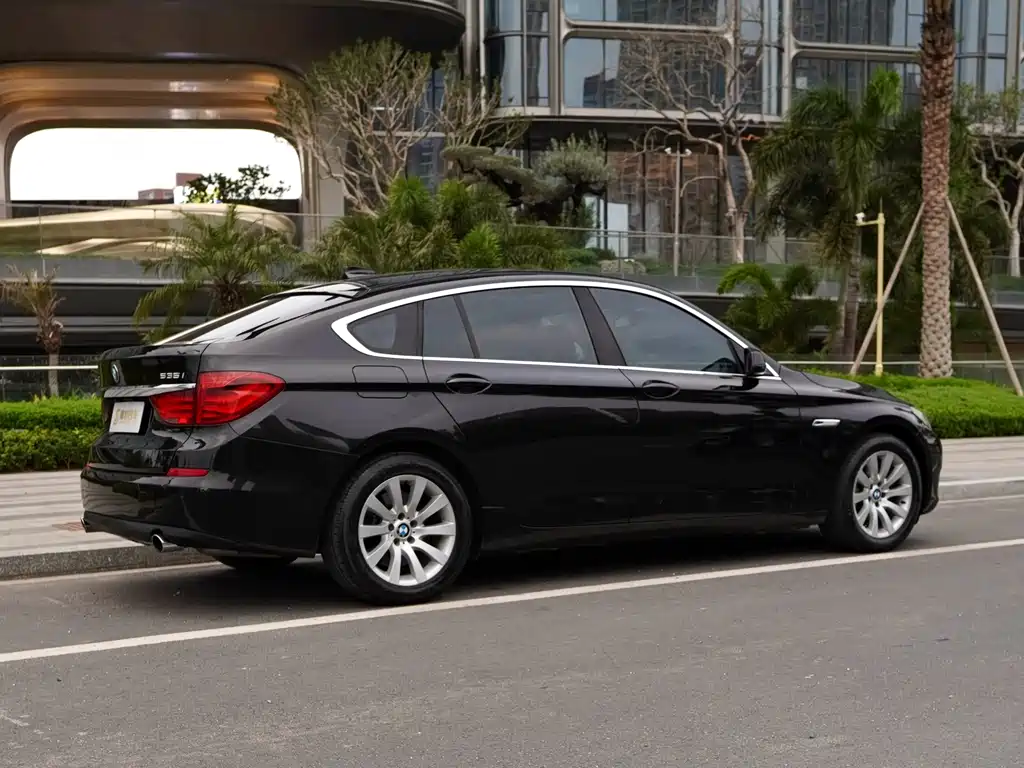 BMW 5 Series GT 2013 — фото 13