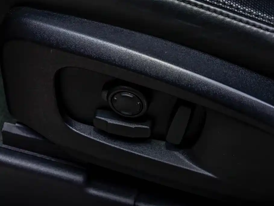 Land Rover Defender 2024 — фото 19