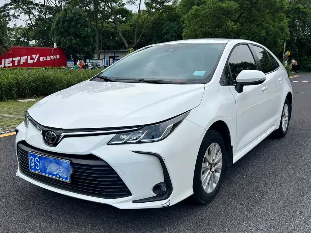 Toyota Corolla 2023 — фото 2